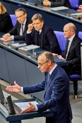 Migrationsdebatte im Bundestag: Friedrich Merz EUR, DEU, Berlin, 29.01.2025: CDU-Chef Friedrich Merz während seiner Rede zur Migrationsdebatte im Bundestag.