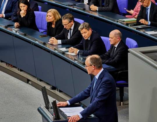 Migrationsdebatte im Bundestag: Friedrich Merz EUR, DEU, Berlin, 29.01.2025: CDU-Chef Friedrich Merz während seiner Rede zur Migrationsdebatte im Bundestag. *** Migration debate in the Bundestag Friedrich Merz EUR, DEU, Berlin, 29 01 2025 CDU leader Friedrich Merz during his speech on the migration debate in the Bundestag