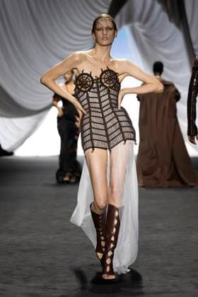 Défilé Jean Paul Gaultier x Ludovic De St Sernin Collection Haute Couture Automne Hiver 2024 2025 lors de la Fashion Week de Paris PFW Défilé Jean Paul Gaultier x Ludovic De St Sernin Collection Haute Couture Automne Hiver 2025 2026 lors de la Fashion Week de Paris PFW , le 29 janvier 2025 Jean Paul Gaultier x Ludovic De St Sernin Fashion Show Haute Couture Fall Winter 2025 2026 during Paris Fashion Week,on january 9th 2025 Paris France  Copyright: xAgencex xBestimagexAgencex xBestimagex
