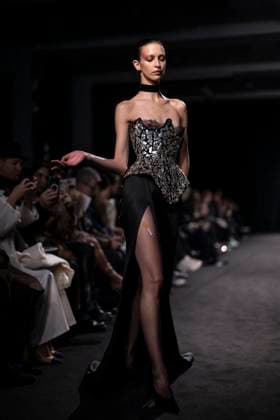 PFW - Ashi Studio Runway A model walks the runway during the Ashi Studio Haute-Couture Spring Summer 2025 show as part of Paris Fashion Week in Paris, France on January 30, 2025. Photo by Eliot Blondet ABACAPRESS.COM Paris France  Copyright: xBlondetxEliot ABACAx