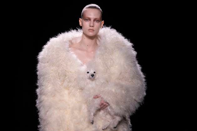 Entertainment Bilder des Tages PFW - Ashi Studio Runway A model walks the runway during the Ashi Studio Haute-Couture Spring Summer 2025 show as part of Paris Fashion Week in Paris, France on January 30, 2025. Photo by Eliot Blondet ABACAPRESS.COM Paris France  Copyright: xBlondetxEliot ABACAx