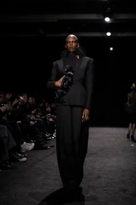 PFW - Ashi Studio Runway A model walks the runway during the Ashi Studio Haute-Couture Spring Summer 2025 show as part of Paris Fashion Week in Paris, France on January 30, 2025. Photo by Eliot Blondet ABACAPRESS.COM Paris France  Copyright: xBlondetxEliot ABACAx