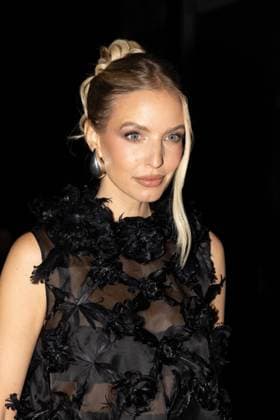 Défilé Ashi Studio à lhôtel Salomon de Rothschild Collection Haute Couture Printemps Eté 2025 lors de la Fashion Week de Paris PFW Leonie Hanne au défilé Ashi Studio à lhôtel Salomon de Rothschild Collection Haute Couture Printemps Eté 2025 lors de la Fashion Week de Paris PFW , France, le 30 janvier 2025 Jeremy Melloul Bestimage Celebrities attends the Ashi Studio Haute Couture Spring summer 2025 show as part of Paris Fashion Week on January 30 2025 in Paris, France Paris France  Copyright: xJeremyxMelloulx xBestimagexJeremyxMelloulx xBestimagex