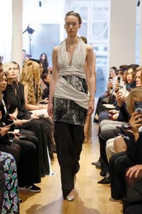 Peet Dullaert Haute Couture spring summer 2025 Paris january 2005 Peet Dullaert Haute Couture spring summer 2025 Paris january 2005, Credit:Zeppelin Avalon  Copyright: xZeppelinx xAvalonx 0958961588