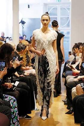 Peet Dullaert Haute Couture spring summer 2025 Paris january 2005 Peet Dullaert Haute Couture spring summer 2025 Paris january 2005, Credit:Zeppelin Avalon  Copyright: xZeppelinx xAvalonx 0958962487