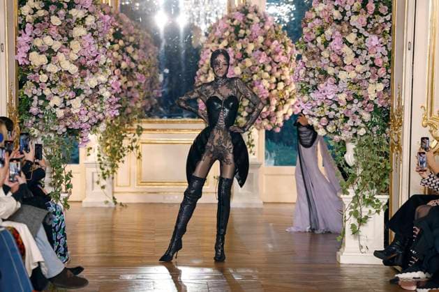 Bilder des Jahres 2025, Entertainment 01 Januar Entertainment Themen der Woche KW05 Entertainment Bilder des Tages Miss Sohee Haute Couture spring summer 2025 Paris january 2005 Miss Sohee Haute Couture spring summer 2025 Paris january 2005, Credit:Zeppelin Avalon  Copyright: xZeppelinx xAvalonx 0958994754