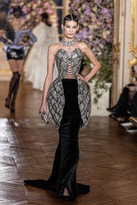 PFW Miss Sohee Runway NB A model walks the runway during the Yuima Nakazato Haute Couture Spring-Summer 2025 show as part of Paris Fashion Week on January 30, 2025 in Paris, France. Photo by Nasser Berzane ABACAPRESS.COM Paris France  Copyright: xBerzanexNasser ABACAx