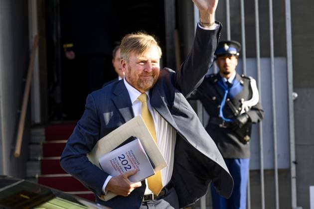 Amsterdam, König Willem Alxeander bei der Verleihung des Königlichen Preises für freie Malerei 2024 Amsterdam, The Netherlands, 2025-01-31 13:08:52 AMSTERDAM, 31-01-2025, Royal Palace AmsterdamKing Willem Alexander presents the Royal Award for Free Painting 2025 at the Royal Palace Amsterdam. Three young artists are honored and each receive an amount of 9,000 euros.PHOTO: NLBeeld Patrick van Emst Credit: NL Beeld Patrick van Emst  Copyright: xx x