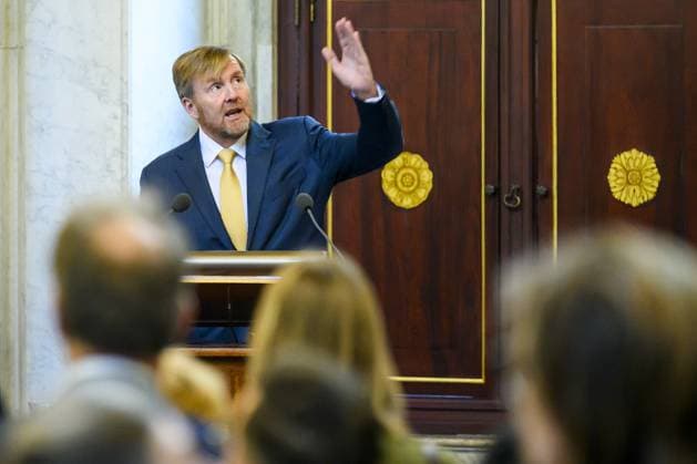 Amsterdam, König Willem Alxeander bei der Verleihung des Königlichen Preises für freie Malerei 2024 Amsterdam, The Netherlands, 2025-01-31 14:02:15 AMSTERDAM, 31-01-2025, Royal Palace AmsterdamKing Willem Alexander presents the Royal Award for Free Painting 2025 at the Royal Palace Amsterdam. Three young artists are honored and each receive an amount of 9,000 euros.PHOTO: NLBeeld Patrick van Emst Credit: NL Beeld Patrick van Emst  Copyright: xx x