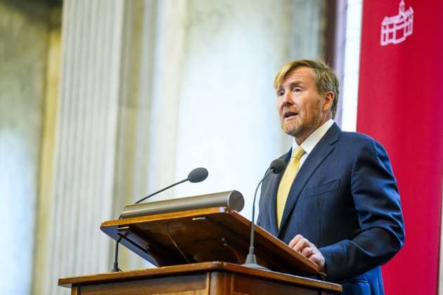 Amsterdam, König Willem Alxeander bei der Verleihung des Königlichen Preises für freie Malerei 2024 Amsterdam, The Netherlands, 2025-01-31 14:05:27 AMSTERDAM, 31-01-2025, Royal Palace AmsterdamKing Willem Alexander presents the Royal Award for Free Painting 2025 at the Royal Palace Amsterdam. Three young artists are honored and each receive an amount of 9,000 euros.PHOTO: NLBeeld Patrick van Emst Credit: NL Beeld Patrick van Emst  Copyright: xx x