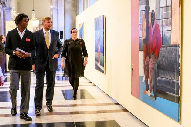 Amsterdam, König Willem Alxeander bei der Verleihung des Königlichen Preises für freie Malerei 2024 31-01-2025 Amsterdam King Willem-Alexander and Eniwaye Oluwaseyi attend the royal award for free painting 2025 (Koninklijke Prijs voor Vrije Schilderkunst ) at the royal palace in Amsterdam. Three young artists will be awarded and will each receive an amount of 9,000 euros. Â  Copyright: xPPEx