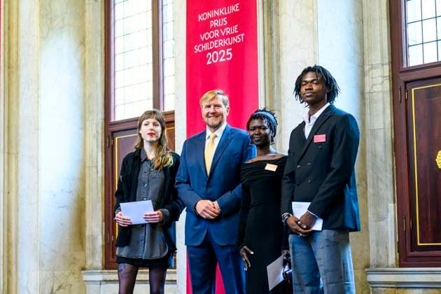 Amsterdam, König Willem Alxeander bei der Verleihung des Königlichen Preises für freie Malerei 2024 31-01-2025 Amsterdam King Willem-Alexander with Lieve Hakkers and Taqwa Ali and Eniwaye Oluwaseyi attend the royal award for free painting 2025 (Koninklijke Prijs voor Vrije Schilderkunst ) at the royal palace in Amsterdam. Three young artists will be awarded and will each receive an amount of 9,000 euros. Â  Copyright: xPPEx