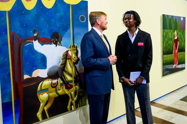 Amsterdam, König Willem Alxeander bei der Verleihung des Königlichen Preises für freie Malerei 2024 31-01-2025 Amsterdam King Willem-Alexander and Eniwaye Oluwaseyi attend the royal award for free painting 2025 (Koninklijke Prijs voor Vrije Schilderkunst ) at the royal palace in Amsterdam. Three young artists will be awarded and will each receive an amount of 9,000 euros. Â  Copyright: xPPEx