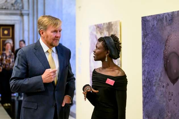 Amsterdam, König Willem Alxeander bei der Verleihung des Königlichen Preises für freie Malerei 2024 31-01-2025 Amsterdam King Willem-Alexander and Taqwa Ali attend the royal award for free painting 2025 (Koninklijke Prijs voor Vrije Schilderkunst ) at the royal palace in Amsterdam. Three young artists will be awarded and will each receive an amount of 9,000 euros. Â  Copyright: xPPEx