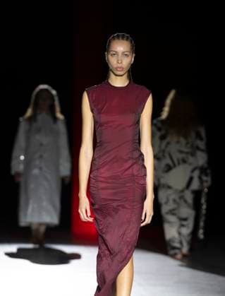 Fashion in Motion: Eden Loweth x Maggi Hambling at the V&A, London, UK, on 31st Jan, 2025 V&A, London, UK. 31st Jan, 2025. Fashion in Motion: Eden Loweth x Maggi Hambling. Free catwalk shows present an evocative new collection created by designer Eden Loweth in response to artist Maggi Hambling™s work. The showcase bring together the dynamism of Hambling s paintings with the individuality of Loweth s designs to reflect the shared rebellious spirit underpinning both their creative processes. Maggi Hambling is regarded as one of the UK™s greatest artists, and her work is held in public collections around the world. Eden Loweth gained renown as a co-founder of ART SCHOOL, a genderless fashion label that centred queer identity in the design  Copyright: xMalcolmxParkx xAvalonx 0959180125