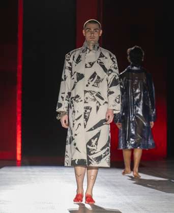 Fashion in Motion: Eden Loweth x Maggi Hambling at the V&A, London, UK, on 31st Jan, 2025 V&A, London, UK. 31st Jan, 2025. Fashion in Motion: Eden Loweth x Maggi Hambling. Free catwalk shows present an evocative new collection created by designer Eden Loweth in response to artist Maggi Hambling™s work. The showcase bring together the dynamism of Hambling s paintings with the individuality of Loweth s designs to reflect the shared rebellious spirit underpinning both their creative processes. Maggi Hambling is regarded as one of the UK™s greatest artists, and her work is held in public collections around the world. Eden Loweth gained renown as a co-founder of ART SCHOOL, a genderless fashion label that centred queer identity in the design  Copyright: xMalcolmxParkx xAvalonx 0959180330