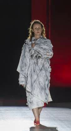 Fashion in Motion: Eden Loweth x Maggi Hambling at the V&A, London, UK, on 31st Jan, 2025 V&A, London, UK. 31st Jan, 2025. Fashion in Motion: Eden Loweth x Maggi Hambling. Free catwalk shows present an evocative new collection created by designer Eden Loweth in response to artist Maggi Hambling™s work. The showcase bring together the dynamism of Hambling s paintings with the individuality of Loweth s designs to reflect the shared rebellious spirit underpinning both their creative processes. Maggi Hambling is regarded as one of the UK™s greatest artists, and her work is held in public collections around the world. Eden Loweth gained renown as a co-founder of ART SCHOOL, a genderless fashion label that centred queer identity in the design  Copyright: xMalcolmxParkx xAvalonx 0959180564