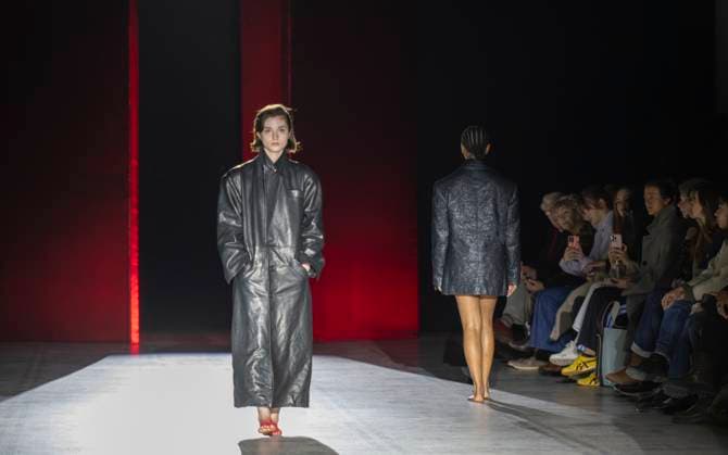 Fashion in Motion: Eden Loweth x Maggi Hambling at the V&A, London, UK, on 31st Jan, 2025 V&A, London, UK. 31st Jan, 2025. Fashion in Motion: Eden Loweth x Maggi Hambling. Free catwalk shows present an evocative new collection created by designer Eden Loweth in response to artist Maggi Hambling™s work. The showcase bring together the dynamism of Hambling s paintings with the individuality of Loweth s designs to reflect the shared rebellious spirit underpinning both their creative processes. Maggi Hambling is regarded as one of the UK™s greatest artists, and her work is held in public collections around the world. Eden Loweth gained renown as a co-founder of ART SCHOOL, a genderless fashion label that centred queer identity in the design  Copyright: xMalcolmxParkx xAvalonx 0959180746