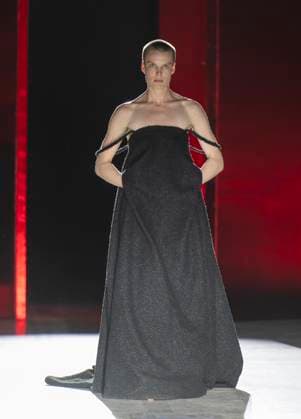 Fashion in Motion: Eden Loweth x Maggi Hambling at the V&A, London, UK, on 31st Jan, 2025 V&A, London, UK. 31st Jan, 2025. Fashion in Motion: Eden Loweth x Maggi Hambling. Free catwalk shows present an evocative new collection created by designer Eden Loweth in response to artist Maggi Hambling™s work. The showcase bring together the dynamism of Hambling s paintings with the individuality of Loweth s designs to reflect the shared rebellious spirit underpinning both their creative processes. Maggi Hambling is regarded as one of the UK™s greatest artists, and her work is held in public collections around the world. Eden Loweth gained renown as a co-founder of ART SCHOOL, a genderless fashion label that centred queer identity in the design  Copyright: xMalcolmxParkx xAvalonx 0959180946