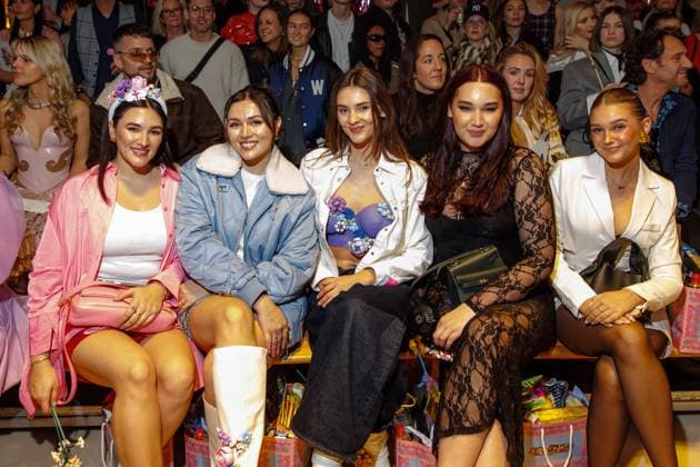Berlin Fashion Week - Marina Hoermanseder Katharina Damm, Anna-Maria Damm, Stefanie Giesinger, Alex Mariah Peter und Lara Spengler bei der Marina Hoermanseder Fashion Show im Rahmen der Berlin Fashion Week im Oderberger Hotel am 31.01.2025 in Berlin Copyright: xEventpressxKochanx