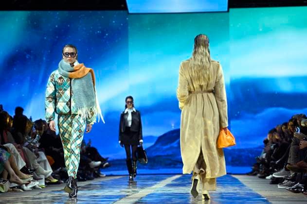 Models at the Marc Cain Fashion Show Parallel Universe at the Berlin Fashion Week A W 2025 at Kraftwerk Berlin Berlin, 31 01 2025 Foto:xF.xKernx xFuturexImagex cain_5210
