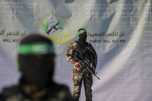 The latest Gaza hostage exchange Palestinian militant group Hamas fighters secure an area before handing over an Israeli-American hostage to a Red Cross team in Gaza City on February 1, 2025, as part of the fourth hostage-prisoner exchange. Ranks of Hamas fighters formed up on Gaza s beachfront on February 1 for the handover of an Israeli-American hostage Keith Siegel in a show of force against the dramatic backdrop of breaking waves. Gaza Gaza Strip Palestinian Territories Copyright: xSaeedxJarasx