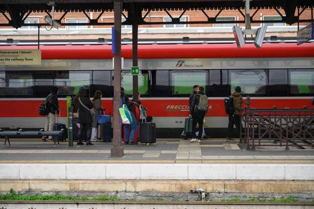 Italy Railway Transport. People board a Frecciarossa (Red Arrow) high-speed train of the Trenitalia train operator at the Verona Porta Nuova train station in Verona, Italy, on February 1, 2025. Verona Italy  Copyright: xAleksanderxKalkax originalFilename: kalka-italyrai250201_npB4T.jpg