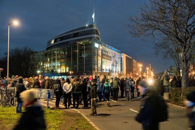 2024-02-02,Berlin,Demo Aufstand der Anständigen: Rettet die Brandmauer! Protest gegen die CDU, Konrad-Adenauer Haus Bundesgeschäftsstelle der CDU *** 2024 02 02,Berlin,Demo Aufstand der Anständigen Rettet die Brandmauer Protest against the CDU, Konrad Adenauer Haus Bundesgeschäftsstelle der CDU