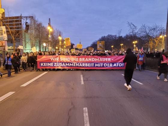 Demonstration fuer die Brandmauer und gegen die CDU Berlin, 2.2..2025 Demonstration fuer die Brandmauer und gegen die CDU in Berlin Berlin Deutschland *** Demonstration for the firewall and against the CDU Berlin, 2 2 2025 Demonstration for the firewall and against the CDU in Berlin Berlin Germany Copyright: xMatthiasxGränzdörferx