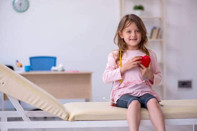 Little girl holding stethoscope waiting for doctor in the clinic ,model released, Symbolfoto  Copyright: xZoonar.com ElnurxAmikishiyevx 16442598 ,model released, Symbolfoto ,property released