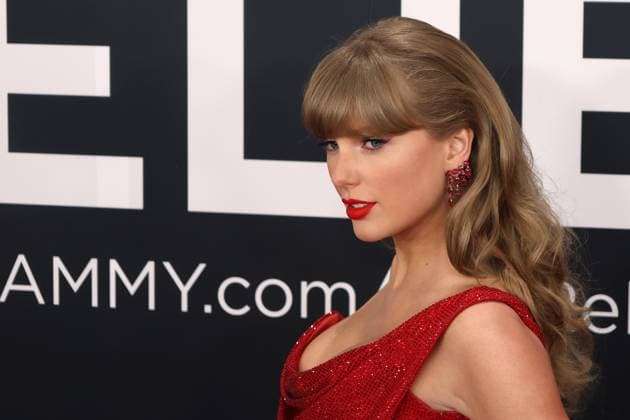 Singer Taylor Swift poses on the red carpet at the 67th annual Grammy Awards ceremony at the Crypto.com Arena in Los Angeles, California, USA 02 February 2025. Red carpet at the 67th Grammy Awards !ACHTUNG: NUR REDAKTIONELLE NUTZUNG!  Copyright: xOctavioxGuzmánx AME6408 20250203-55015894429_1
