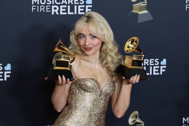 American singer and songwriter Sabrina Carpenter poses with her Grammy Awards at the 67th annual Grammy Awards ceremony at the Crypto.com Arena in Los Angeles, California, USA 02 February 2025. 67th Grammy Awards !ACHTUNG: NUR REDAKTIONELLE NUTZUNG!  Copyright: xOctavioxGuzmánx AME6540 20250203-55015895174_1