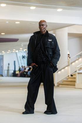 Bilder des Jahres 2025, Entertainment 02 Februar Entertainment Themen der Woche KW06 Entertainment Bilder des Tages Berlin Fashion Week - 10 Year Anniversary William Fan Bruce Darnell bei der 10 Year Anniversary William Fan Fashion Show im Rahmen der Berlin Fashion Week Herbst Winter 2025 in der Philharmonie am 03.02.2025 in Berlin. *** Berlin Fashion Week 10 Year Anniversary William Fan Bruce Darnell at the 10 Year Anniversary William Fan Fashion Show as part of the Berlin Fashion Week Fall Winter 2025 at the Philharmonie on 03 02 2025 in Berlin Copyright: xEventpressxKochanx