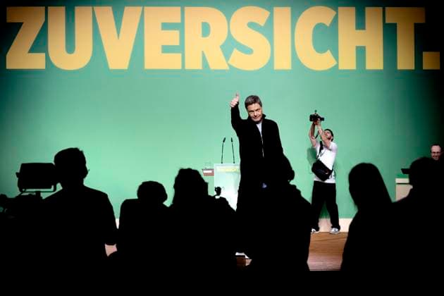 Robert Habeck - Gruene Parteitag DEU, Deutschland, Germany, Berlin, 26.01.2025 Logo Zuversicht nach der Rede von Robert Habeck , Kanzlerkandidat von Buendnis 90 Die Gruenen und Bundesminister fuer Wirtschaft und Klimaschutz, auf dem Bundesparteitag Bundesdelegiertenkonferenz der Partei Bündnis 90 Die Grünen der Partei zum Wahlprogramm unter dem Motto Die Staerkste Kraft im Land Zuversicht in Berlin Deutschland . Nach dem Bruch der Drei-Parteien-Bundeskoalition im vergangenen November werden in Deutschland am 23. Februar 2025 vorgezogene Bundestagswahlen abgehalten. en: Logo Confidence after the speech by Robert Habeck , candidate for chancellor of Alliance 90 The Greens and Federal Minister for Economic Affairs and Climate Protection, at