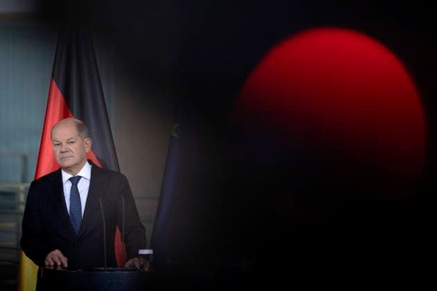 Olaf Scholz DEU, Deutschland, Germany, Allemande, Berlin, 28.01.2025 Olaf Scholz , Bundeskanzler von Deutschland SPD waehrend der Pressekonferenz beim Staatsbesuch der daenischen Premierministerin im Bundeskanzleramt in Berlin Deutschland . Die Premierministerin besucht große europaeische Hauptstaedte, um Unterstuetzung zu sammeln, waehrend US-Präsident Donald Trump seine Forderung vorantreibt, dass Dänemark Groenland Grönland an die Vereinigten Staaten abtreten soll und zudem hat ihr Land zweckgebundene Mittel fuer die Verteidigung bereitstellen soll en: Olaf Scholz , Chancellor of Germany SPD during the press call at the state visit of the Danish Prime Minister at the Chancellery Office in Berlin Germany . The Prime Minister visiting