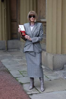 Bilder des Jahres 2025, Entertainment 02 Februar Entertainment Themen der Woche KW06 . 04 02 2025. London, United Kingdom. Dame Anna Wintour with the Order of the Companions of Honour, after an Investiture at Buckingham Palace in London.  xStephenxLockx xi-Imagesx IIM-25705-0001