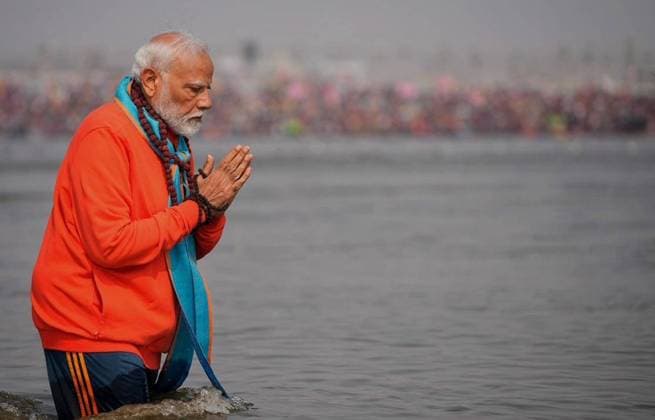 Bilder des Jahres 2025, News 02 Februar News Themen der Woche KW06 News Bilder des Tages February 5, 2025, Prayagraj, Uttar Pradesh, India: Prayagraj: Prime minister Narendra Modi take a holy dip at Sanga during ongoing Mahakumbh Mela in Prayagraj on Wednesday, Feb. 05, 2025. Prayagraj India - ZUMAv115 20250205_zap_v115_044 Copyright: xPrabhatxKumarxVermax