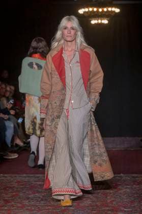 Lingua franca - runway - february 2025 new york fashion week (new) lingua franca - runway - february 2025 new york fashion week. February 04, 2025, new york, new york, usa: a model walks the runway for the lingua franca fashion show during february 2025 new york fashion week on february 04, 2025 in new york city. (credit: m10s thenews2) (Foto: M10s Thenews2 imago images) Lingua franca - runway - february 2025 new york fashion week  Copyright: xRonxAdarx