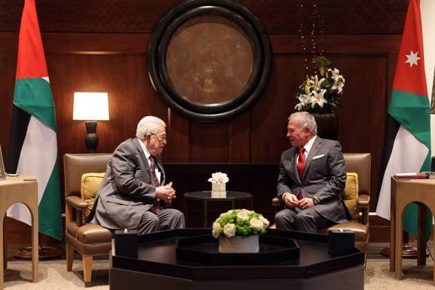 News Themen der Woche KW06 News Bilder des Tages Jordan s King Abdullah II receiving Palestinian President Mahmud Abbas in Amman Jordan s King Abdullah II receiving Palestinian President Mahmud Abbas in Amman on February 5, 2025. US President Donald Trump s shock proposal for the United States to take over the Gaza Strip and resettle its people faced a resounding rejection from Palestinians, Middle East leaders and governments around the world on February 5. Photo by Thaer Ganaim apaimages Amman Amman Jordan 050225_Jordan_PPO_00(2) Copyright: xapaimagesxThaerxGanaimx xapaimagesx