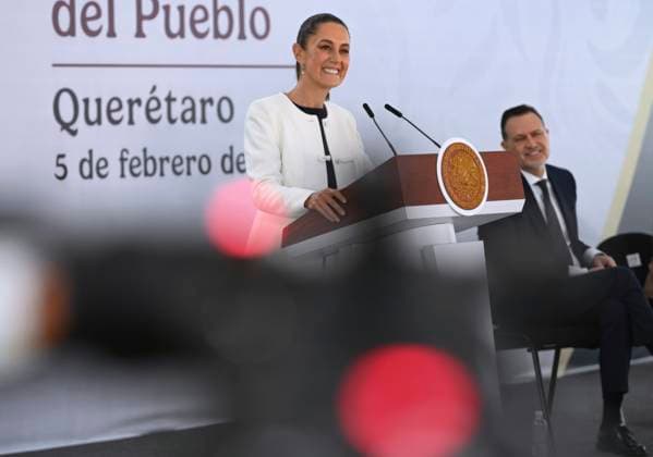 Mexiko, Claudia Sheinbaum Pressekonferenz in Mexiko-Stadt February 5, 2025, Queretaro, Queretaro State, Mexico: Mexican President Claudia Sheinbaum, listens to a question from a reporter during the daily news conference, February 5, 2025 in Queretaro, Queretaro State, Mexico. Sheinbaum was in Queretaro to celebrate the 1917 Mexican Constitution. Queretaro Mexico - ZUMAp138 20250205_zaa_p138_001 Copyright: xHandout MexicanxPresidentsx