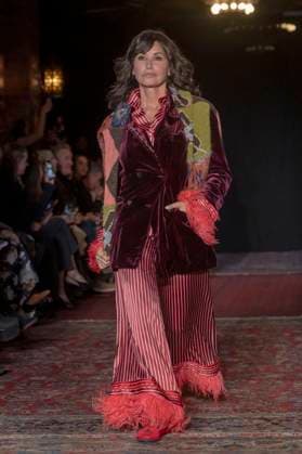 Lingua franca - Runway - New York Fashion Week Gina Gershon walks the runway for the Lingua Franca fashion show during February 2025 New York Fashion Week in New York City, USA, on February 4, 2025. New York New York United states  Copyright: xThenews2x originalFilename: thenews2-linguafr250204_npbEN.jpg