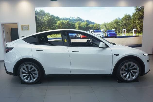 China, Neues Tesla Model Y in Hangzhou New Model Y HANGZHOU, CHINA - A new Model Y is displayed at a Tesla store in Hangzhou, Zhejiang province, China, February 6, 2025. Hangzhou Zhejiang China  Copyright: xCFOTOx i1738803323590