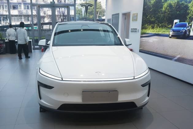 China, Neues Tesla Model Y in Hangzhou New Model Y HANGZHOU, CHINA - A new Model Y is displayed at a Tesla store in Hangzhou, Zhejiang province, China, February 6, 2025. Hangzhou Zhejiang China  Copyright: xCFOTOx i1738803324025