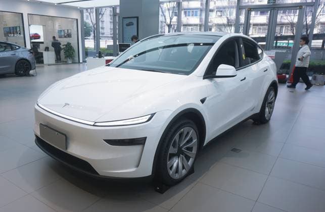 China, Neues Tesla Model Y in Hangzhou New Model Y HANGZHOU, CHINA - A new Model Y is displayed at a Tesla store in Hangzhou, Zhejiang province, China, February 6, 2025. Hangzhou Zhejiang China  Copyright: xCFOTOx i1738803324210