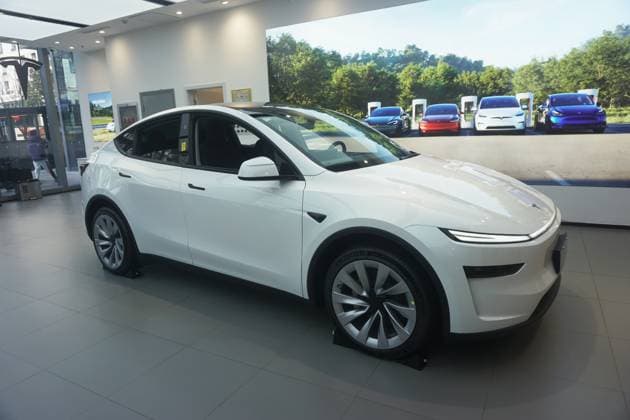 China, Neues Tesla Model Y in Hangzhou New Model Y HANGZHOU, CHINA - A new Model Y is displayed at a Tesla store in Hangzhou, Zhejiang province, China, February 6, 2025. Hangzhou Zhejiang China  Copyright: xCFOTOx i1738803324978