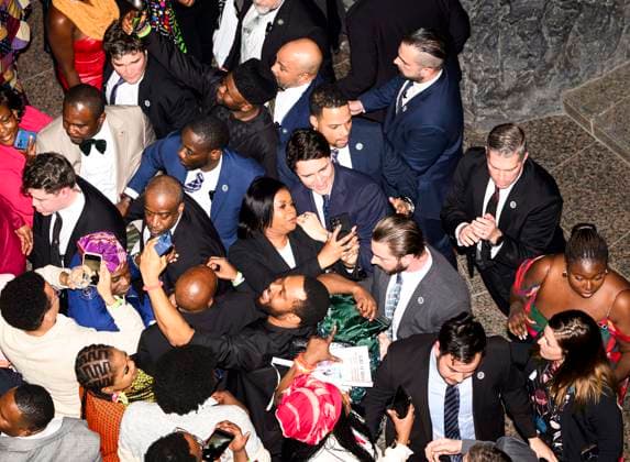 Kanada, Justin Trudeau Rede zum Black History Month in Gatineau February 5, 2025, Gatineau, Pq, CAN: Prime Minister Justin Trudeau poses for pictures with attendees after delivering remarks at the Black History Month Reception at the Museum of History in Gatineau, Que., on Wednesday, Feb. 5, 2025. Gatineau CAN  - ZUMAc35_ 20250205_zaf_c35_080 Copyright: xJustinxTangx