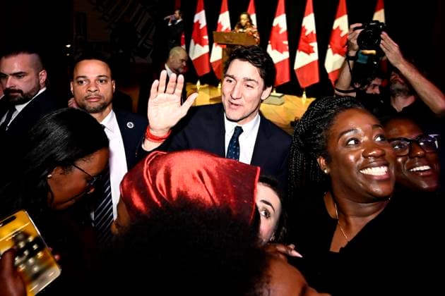 Kanada, Justin Trudeau Rede zum Black History Month in Gatineau February 5, 2025, Gatineau, Pq, CAN: Prime Minister Justin Trudeau greets attendees after delivering remarks at the Black History Month Reception at the Museum of History in Gatineau, Que., on Wednesday, Feb. 5, 2025. Gatineau CAN  - ZUMAc35_ 20250205_zaf_c35_081 Copyright: xJustinxTangx