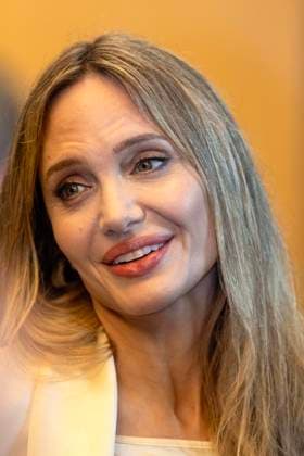 February 5, 2025, Santa Barbara, Ca, California, USA: Angelina Jolie arrives at the 2025 Santa Barbara International Film FestivalÃ¢â‚¬â ¢s red carpet in front of the historic Arlington Theater to receive her Modern Master Award Wednesday night in Santa Barbara. Santa Barbara, Ca USA  - ZUMAa35_ 20250205_zaf_a35_020 Copyright: xDanielxA.xAndersonx