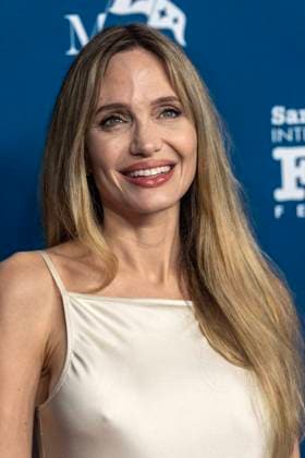 February 5, 2025, Santa Barbara, Ca, California, USA: Angelina Jolie arrives at the 2025 Santa Barbara International Film FestivalÃ¢â‚¬â ¢s red carpet in front of the historic Arlington Theater to receive her Modern Master Award Wednesday night in Santa Barbara. Santa Barbara, Ca USA - ZUMAa35_ 20250205_zaf_a35_023 Copyright: xDanielxA.xAndersonx