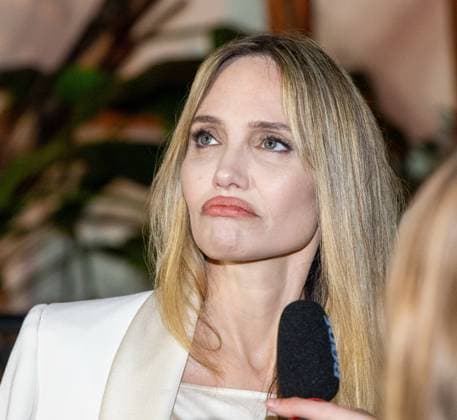 February 5, 2025, Sanra Barbara, California, USA: Angelina Jolie interviews on the Red Carpet at the 40th anniversary of the celebrated Santa Barbara International Film Festival 2025 at the Arlington Theater in Santa Barbara. She is here to receive the Maltin Modern MasterÃ¢â‚¬â ¢s Award. Sanra Barbara USA - ZUMAk144 20250205_znp_k144_013 Copyright: xAmyxKatzx
